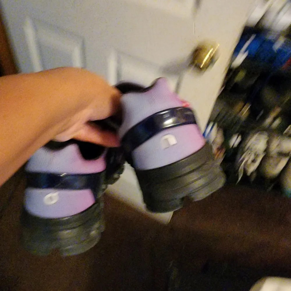 Shoes - Picture 4 of 7